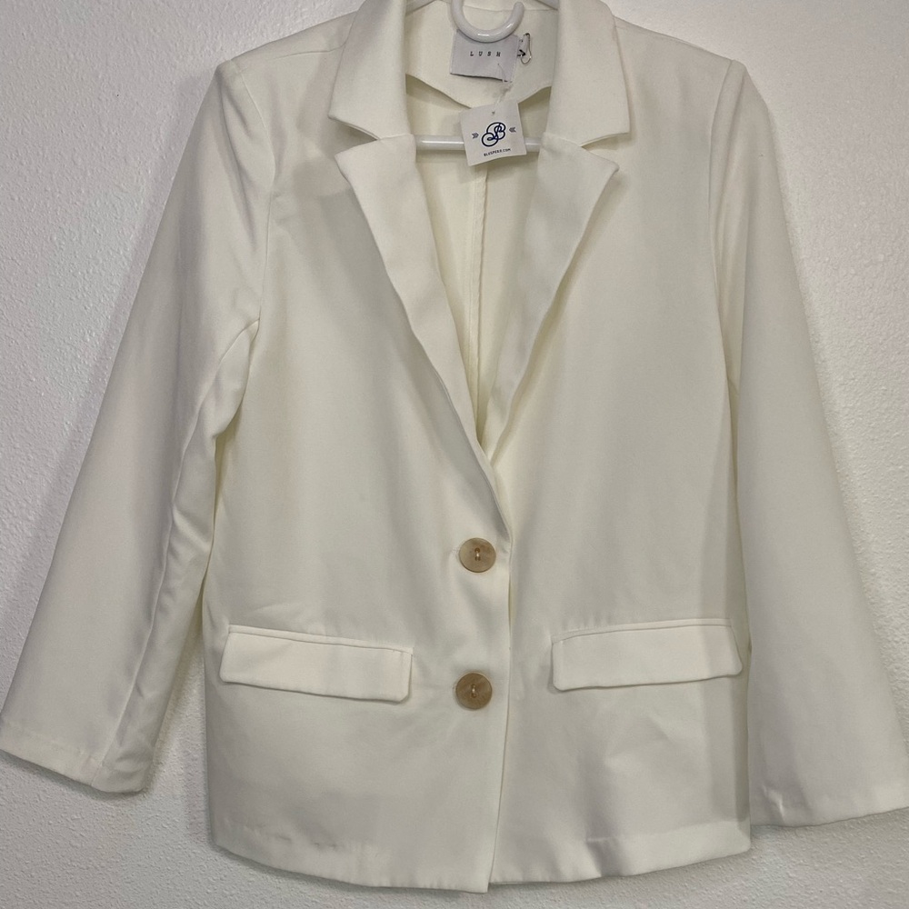 Lush Cream Blazer with Wooden Buttons size M